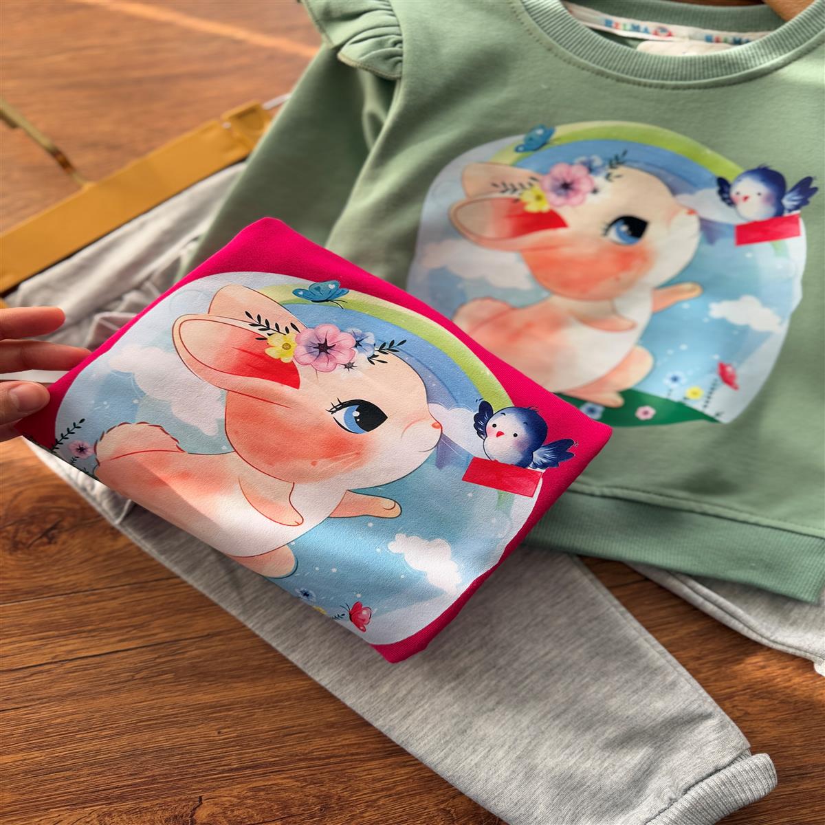 خرگوش و گنجشک 